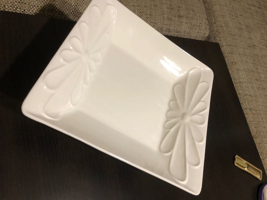 Поставка за бонбони и бисквити