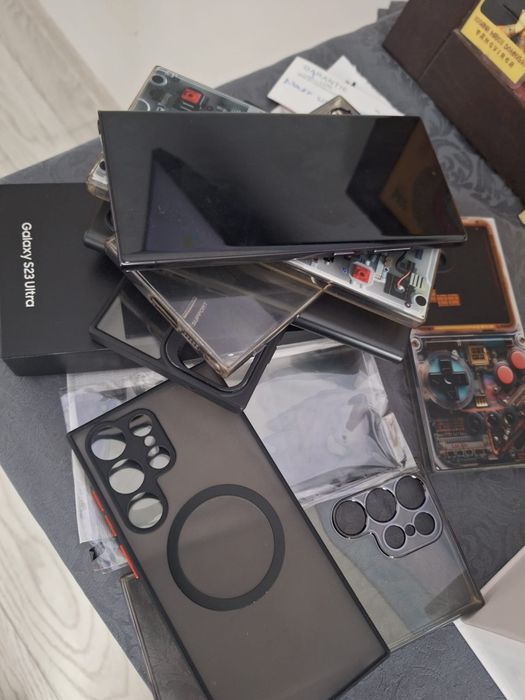 Vând Samsung S23 Ultra Rom 512 GB Ram 12 GB