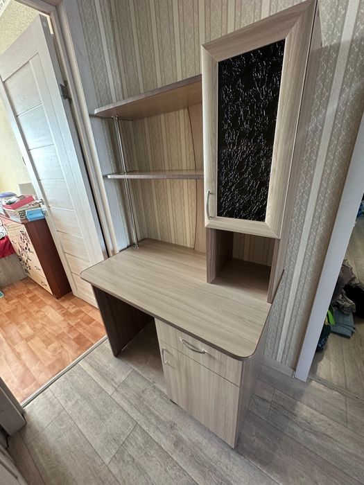 Продам компьютерный стол