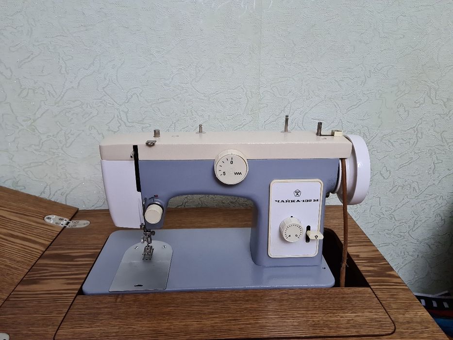 Продам швейную машинку