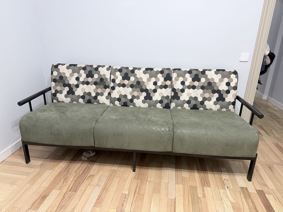 Продам диван для офиса