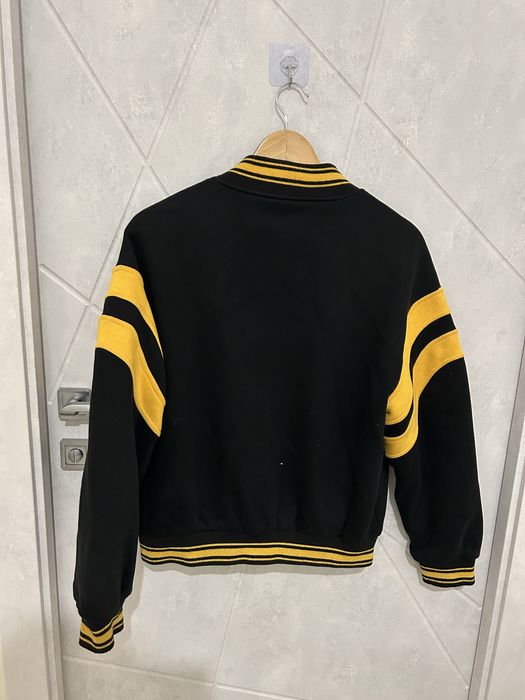 Бомбер и толстовки