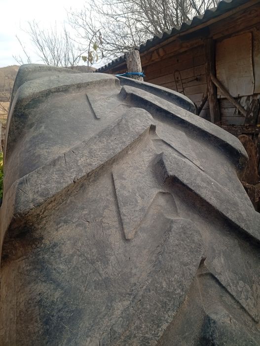 Vând cauciuc 18.4 R 38 in stare perfecta de funcționare