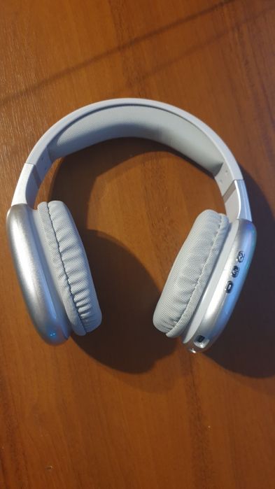 Чисто нови безжични слушалки
