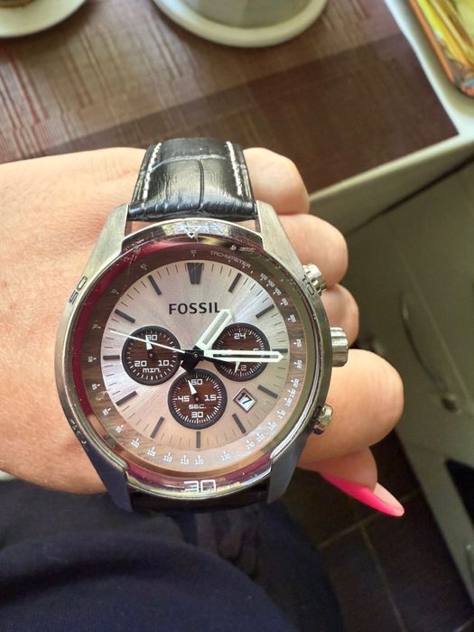 Fossil кварцевые часы