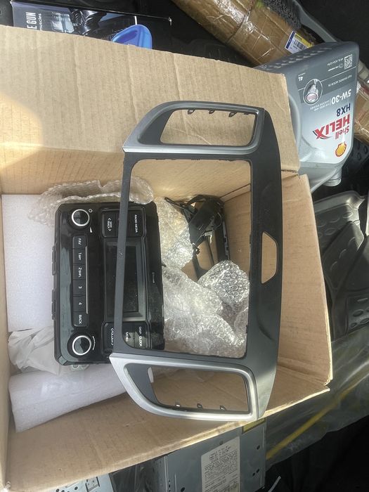 Продам штатные магнитолы