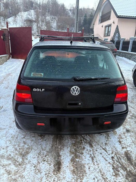 Vand golf 4 1.6 benzina