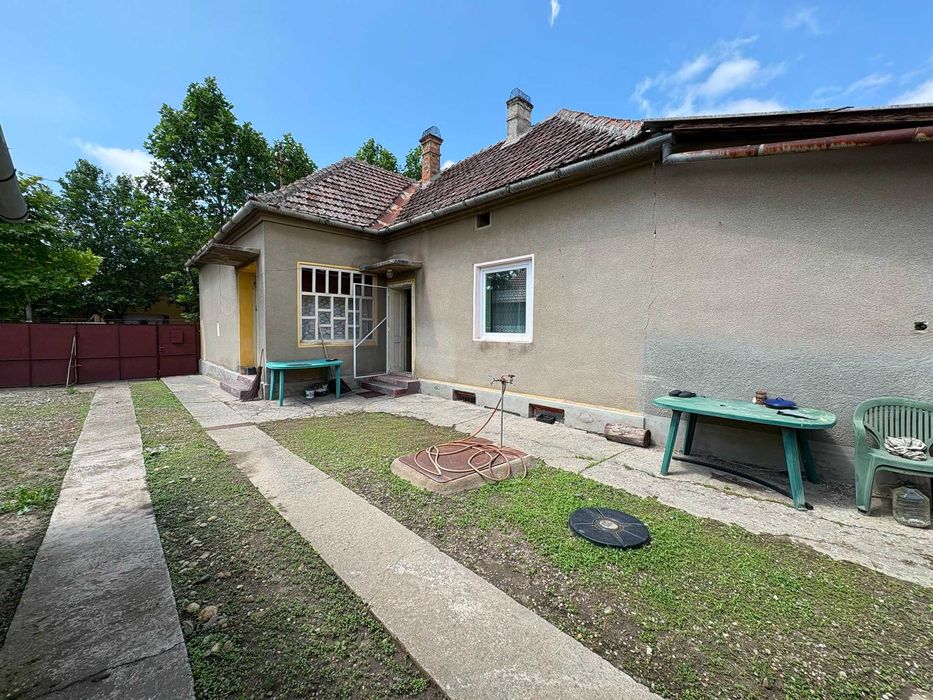 Vand casa din caramida, la strada principala, in Sannicolau Mare
