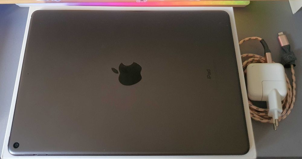 Таблет Apple iPad Air 3, 64GB, Space Grey с писалка Apple Pen Gen 1