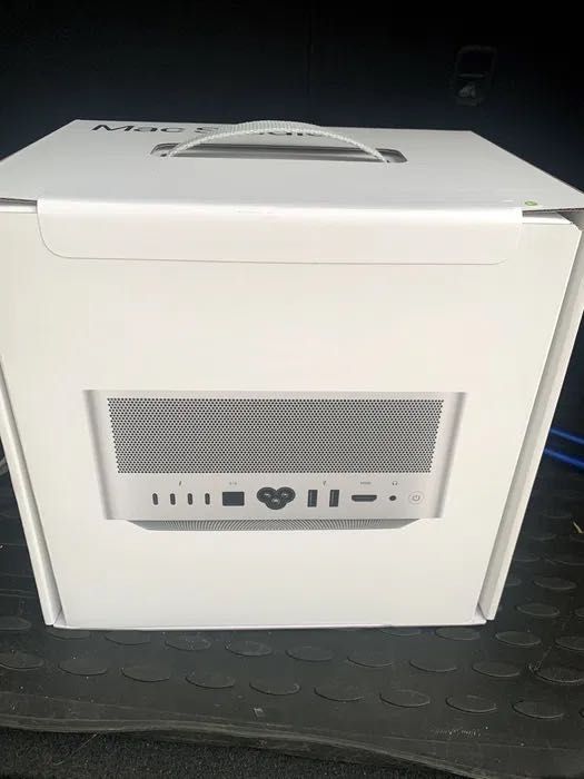 Apple Mac Studio with M3Ultra/96gb ram/1tb