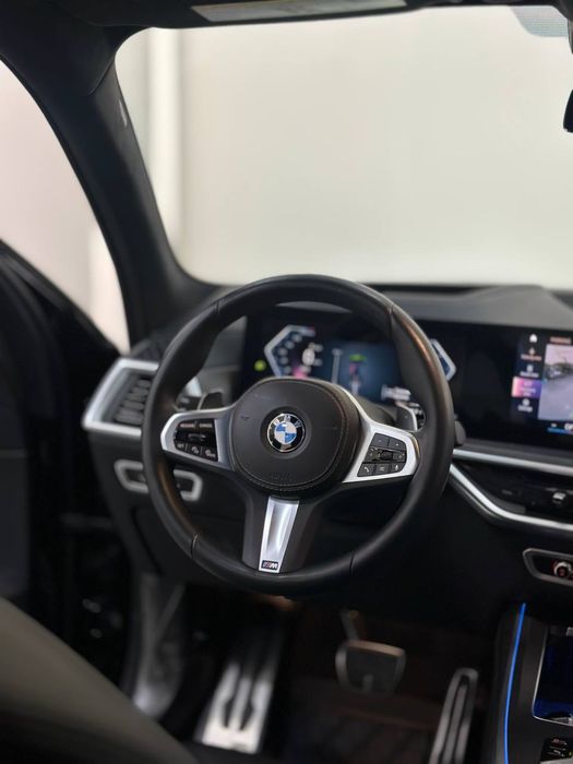 Bugun sotuvimizda BMW X7 40i