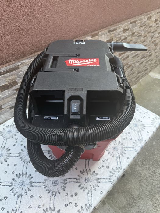 Акумулаторна прахосмукачка MILWAUKEE M18 F2VC23L-0