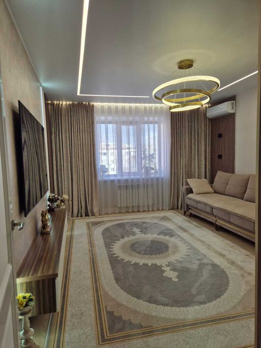 Для состоятельных господ! Продам 4 ком квартиру