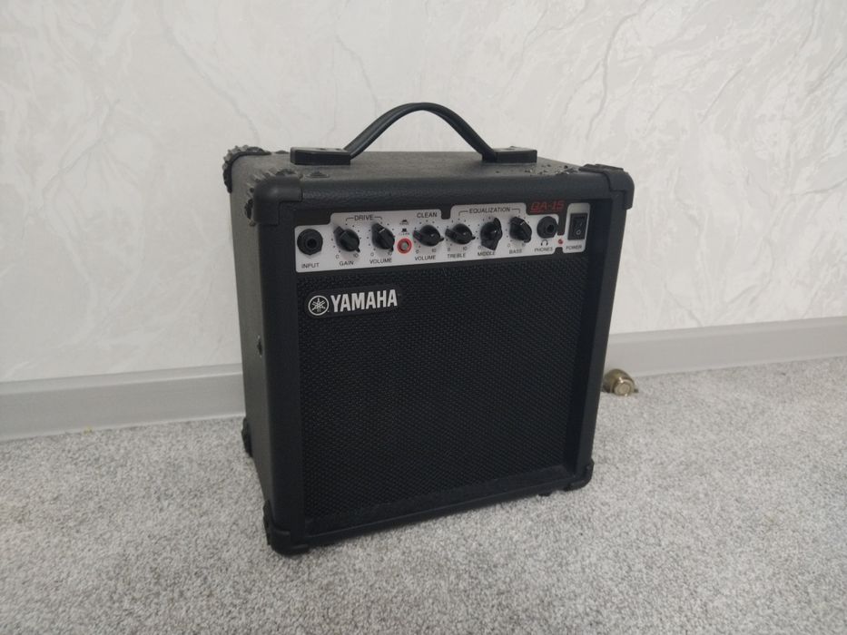Комбоусилитель Yamaha GA-15 для электрогитары