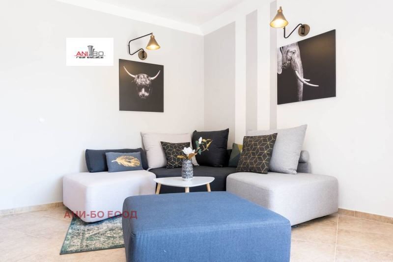 Дава се под наем Тристаен апартамент в Варна, Гръцка махала - 90 кв.м за 1196.97 € - Снимка #1