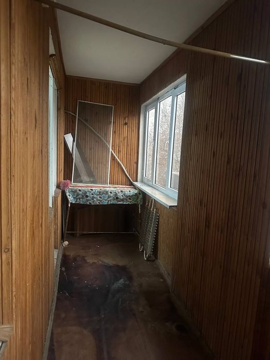 Толстой 12 3хонали 4 этаж урта падезд срочна  такалган нархи