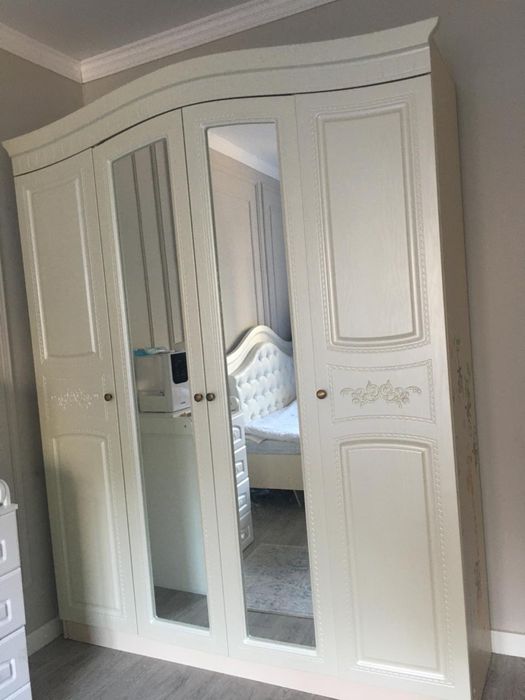 Продам спальный гарнитур