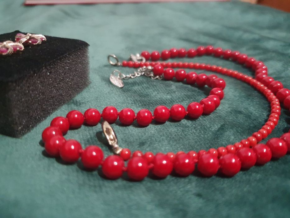 Set bijuterii cu pietre roșii