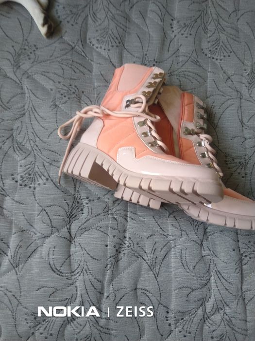 Продавам нови ботуши номер 40