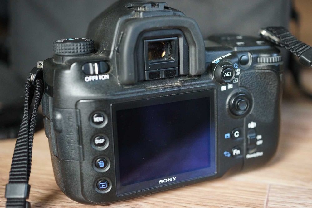 Sony A850 + объектив + вспышка.