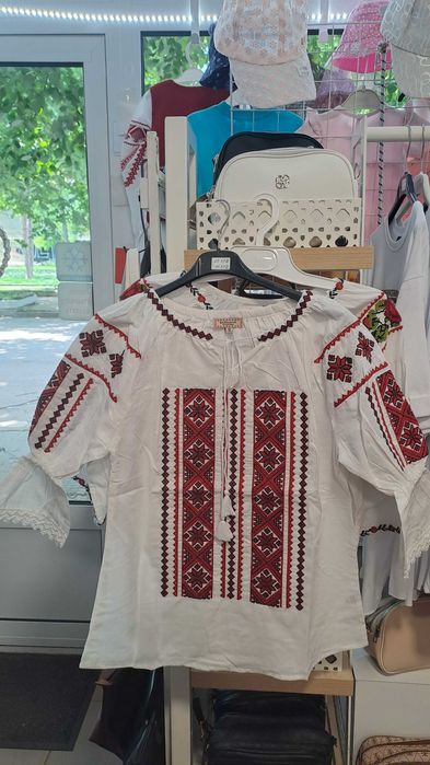 Нови Дамски ризи с народни мотиви.Различни модели и размери.