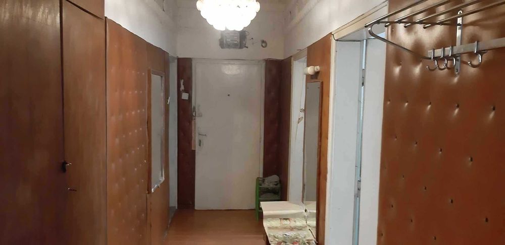 Дава се под наем Четиристаен апартамент в Търговище, Център - 90 кв.м за 142.8 € - Снимка #3