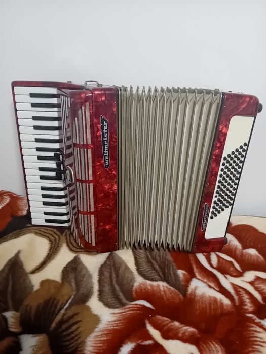 Vând acordeon weltmeister