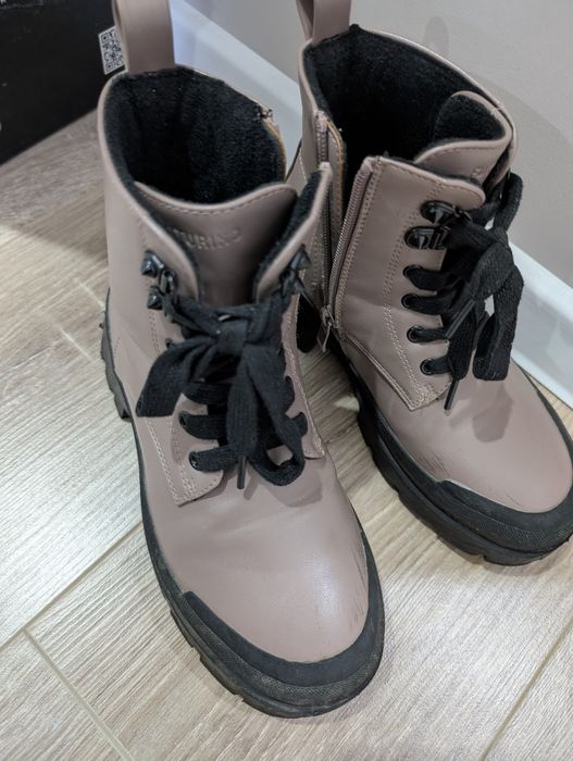 Продам детские осенние ботинки