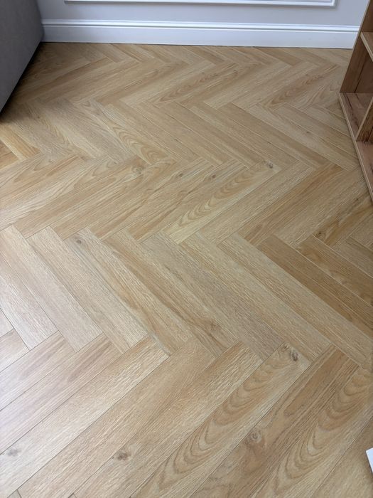Продам ламинат английская елочка