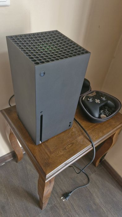 XBOX Series X с играми в идеальном состоянии