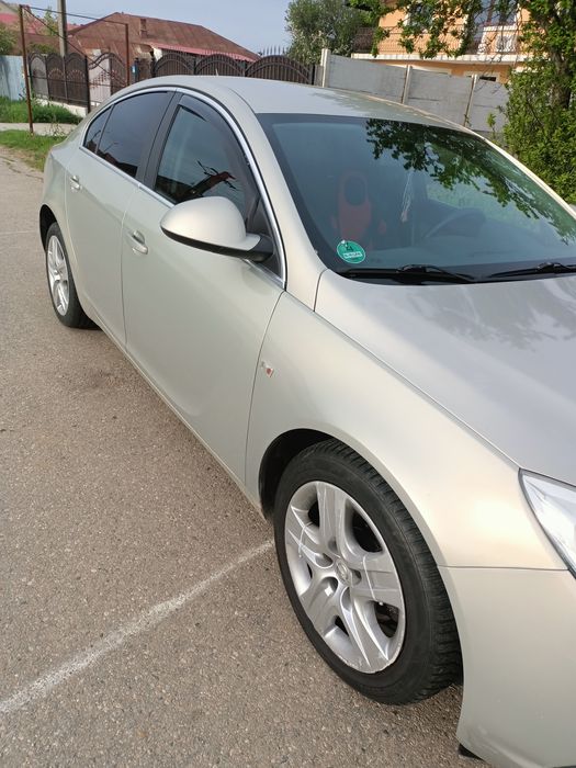 Vând sau schimb Opel insignia