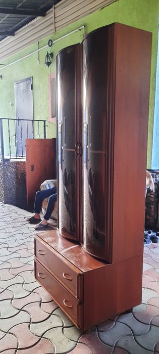 Продам книжный шкаф