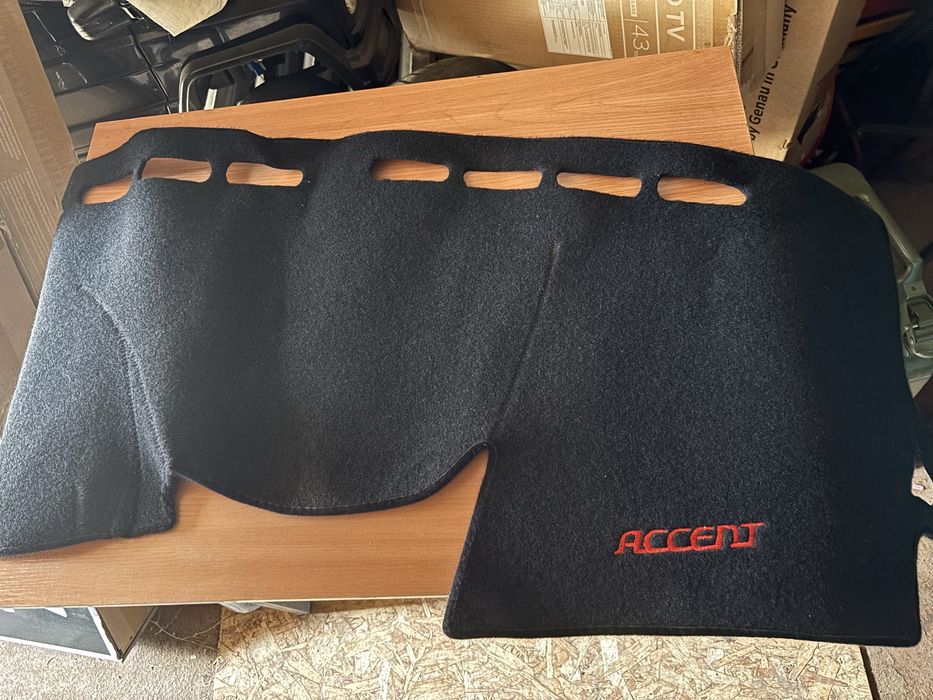 Коврик на панель машины accent solaris