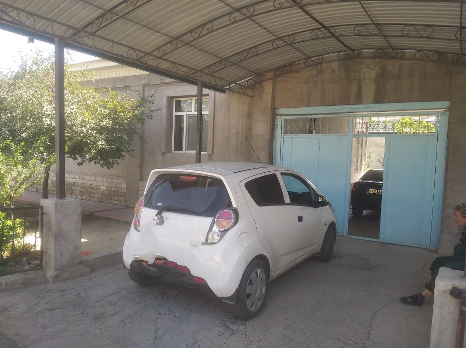 Ховли сотилади !