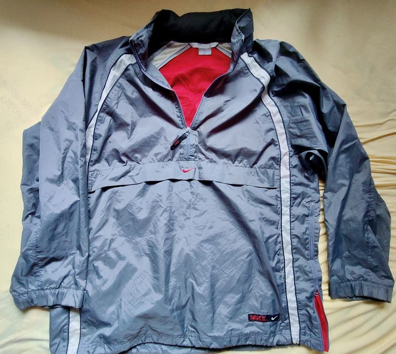 Jacheta Nike wind.