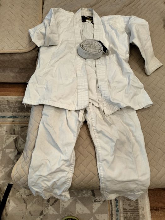 Продается кимоно для каратэ