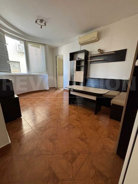 СТРАХОТЕН двустаен апартамент в района на кв. Виница!