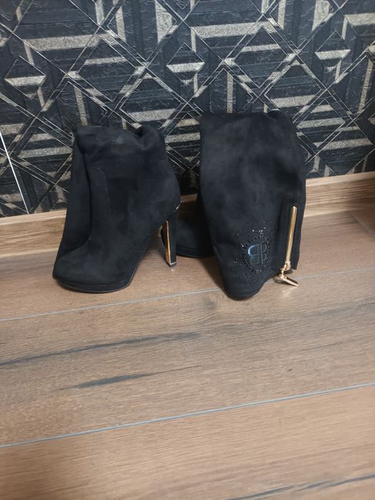 Велурени черни  ботуши