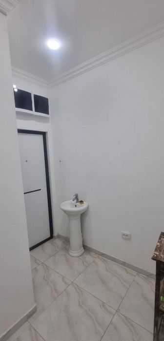 Чиланзар 1-линия возле Уз Агро Сугурта Нежилое помещение 60 м² срочно