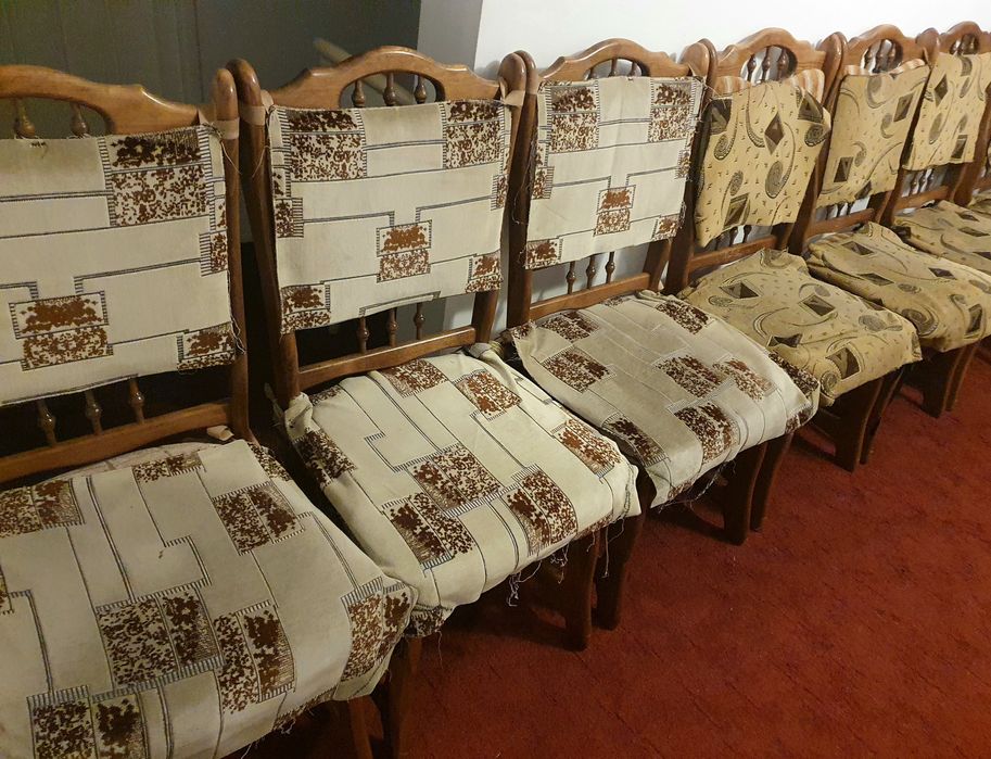 10 scaune elegante din lemn masiv (fag), tapițate, în Piatra Neamț