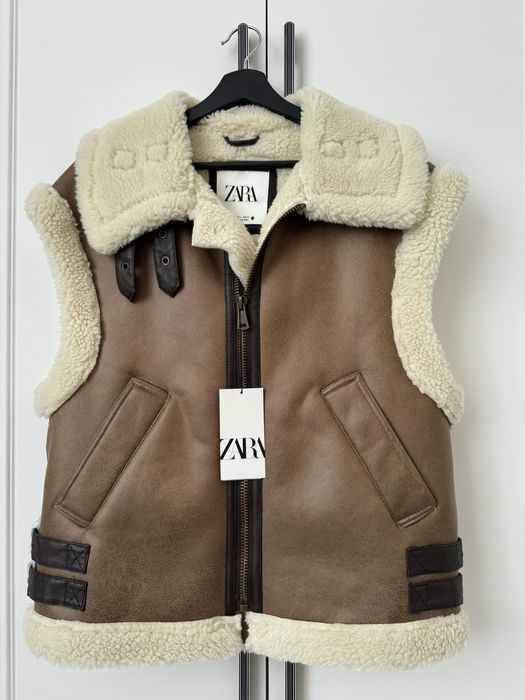 Жилетка от Zara.