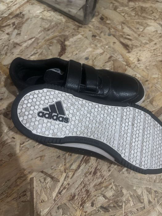 Продам кроссовки adidas оригинал , 39 размер