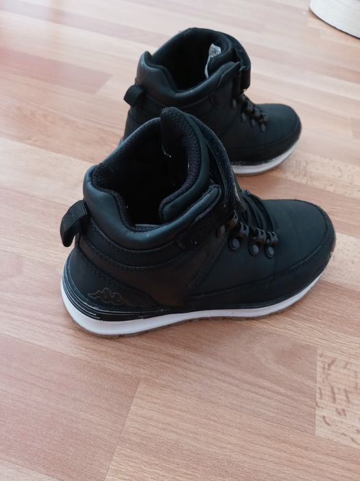 Зимни обувки Карра.