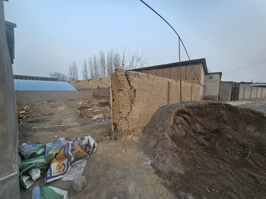 Srochna yer sotiladi