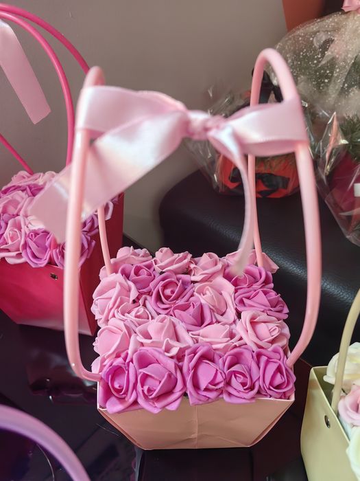 Кошнички и чантички с фоамени рози