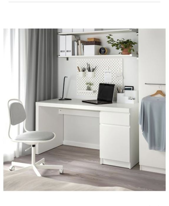 Письменный стол IKEA Malm