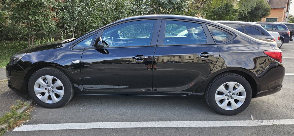 Opel Astra J sedan