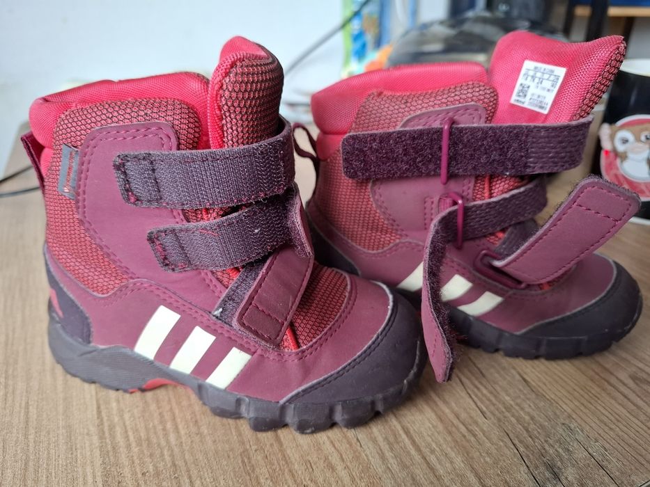 Cizme marime 24, potrivite pt 23