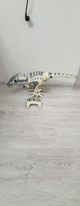 Игрушка Динозавр интерактивная