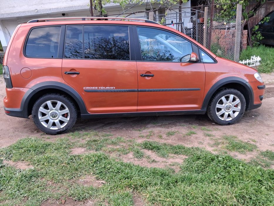 Продавам Volkswagen Touran Cross 2.0 TDI 170 к.с.